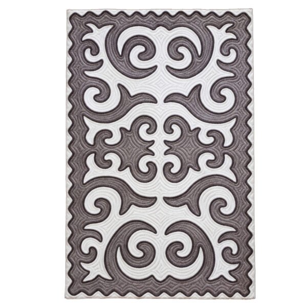 Tapis Shyrdak Ténacité en feutre de laine gris taupe et blanc, motifs en cornes de bélier et bordure dentelée