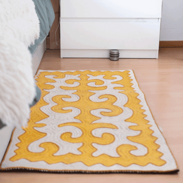 Détail du tapis Clémence jaune