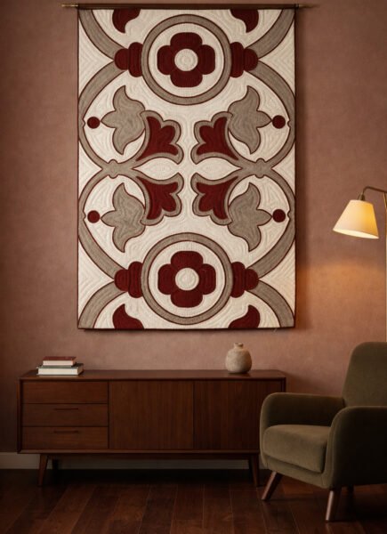Tapis Shyrdak Hiver impérial présenté au mur
